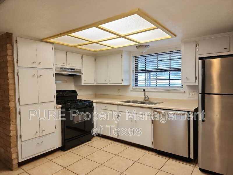 3000 Lakeside Dr - Photo 6 of 18