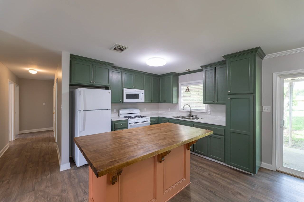 2231 Linda Dr - Photo 2 of 12