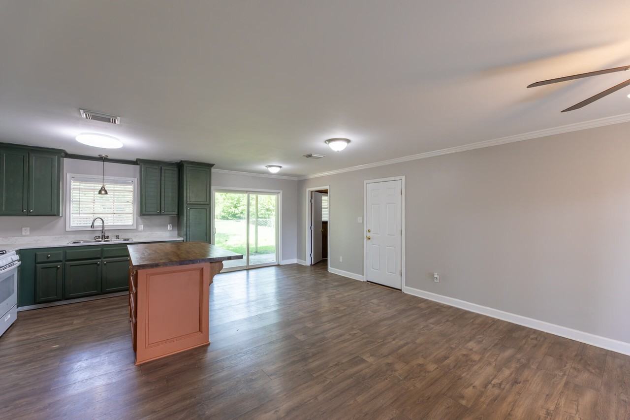 2231 Linda Dr - Photo 3 of 12