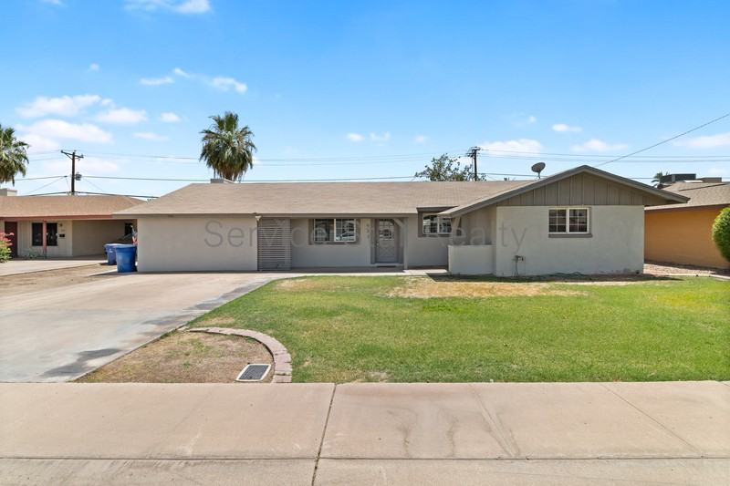 923 E Wesleyan Dr - Photo 2 of 30