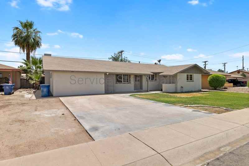 923 E Wesleyan Dr - Photo 3 of 30