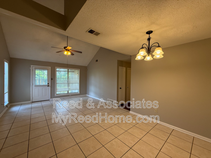 6913 Hillindale Dr - Photo 4 of 13