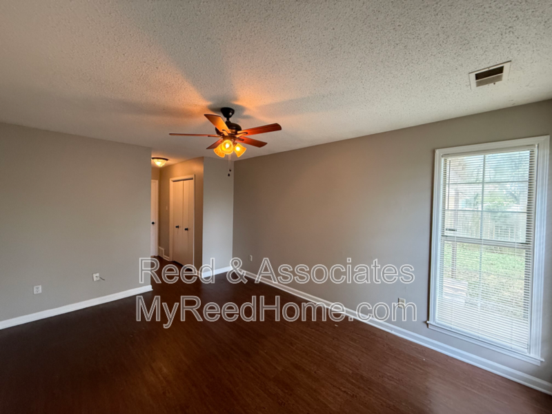6913 Hillindale Dr - Photo 6 of 13