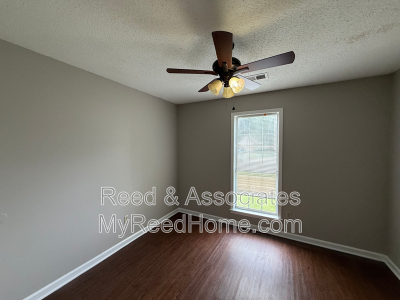 6913 Hillindale Dr - Photo 7 of 13