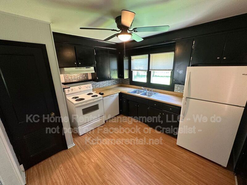 5160 Halsey St - Photo 4 of 33