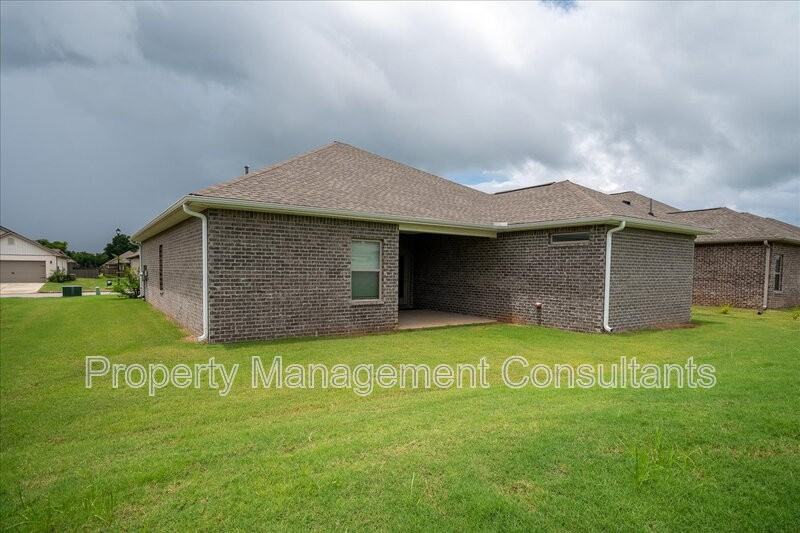 14872 Demarie Ln - Photo 4 of 32