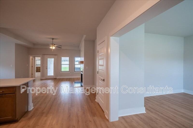 14872 Demarie Ln - Photo 7 of 32