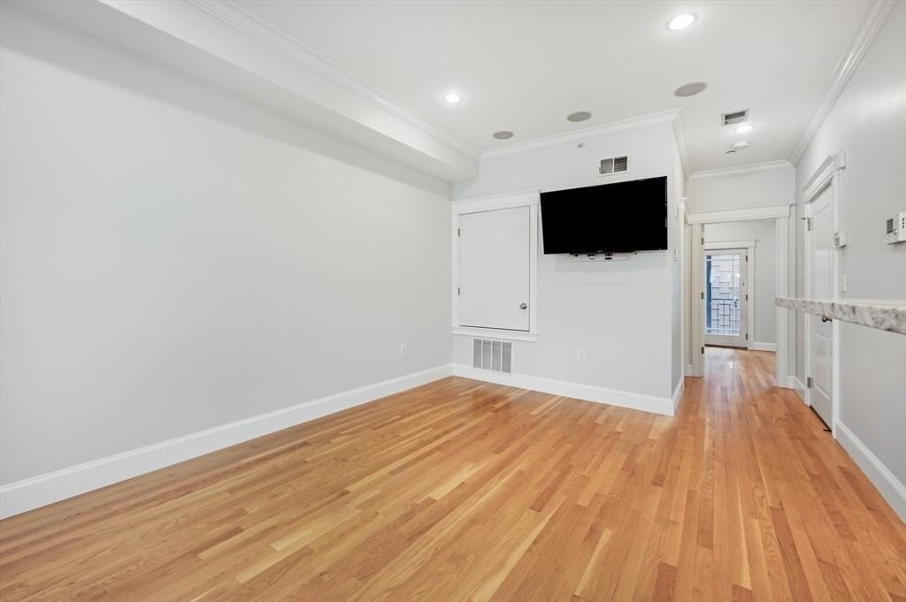 504 E 8th St - Photo 5 of 13