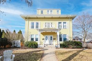 featured image of 121 White St