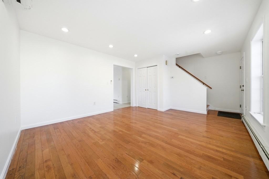 237 North St - Photo 4 of 19
