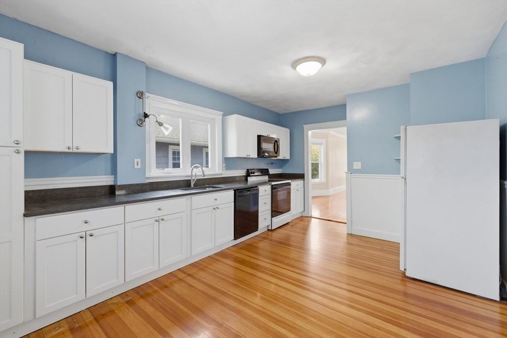 25 Bainbridge St - Photo 3 of 19