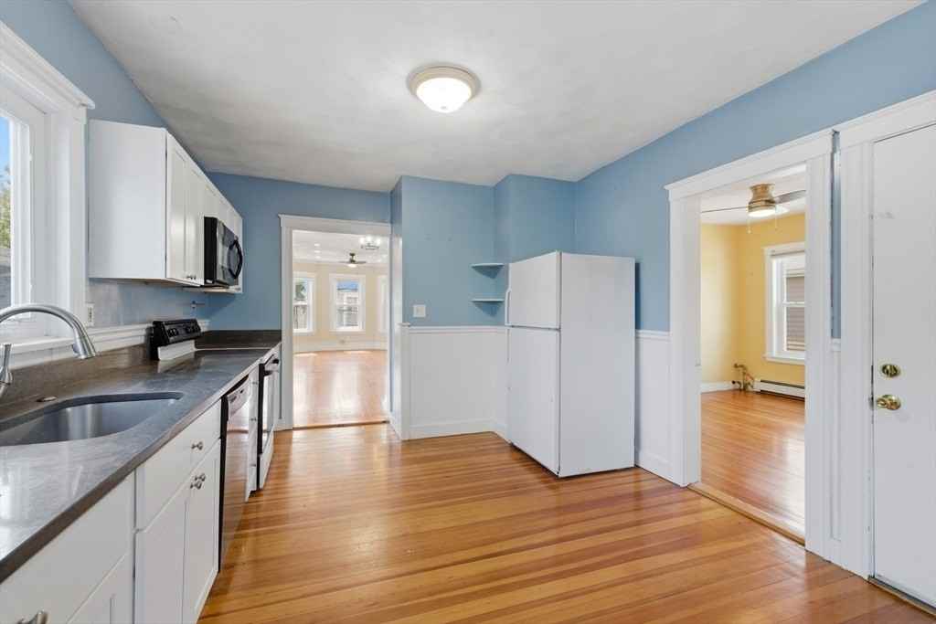 25 Bainbridge St - Photo 4 of 19