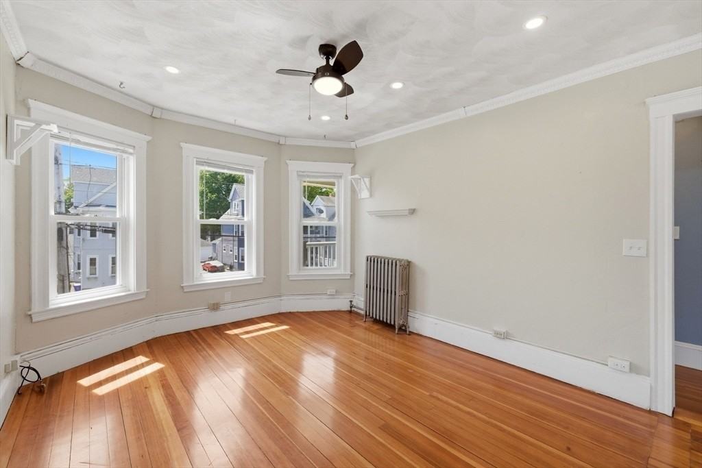 25 Bainbridge St - Photo 6 of 19