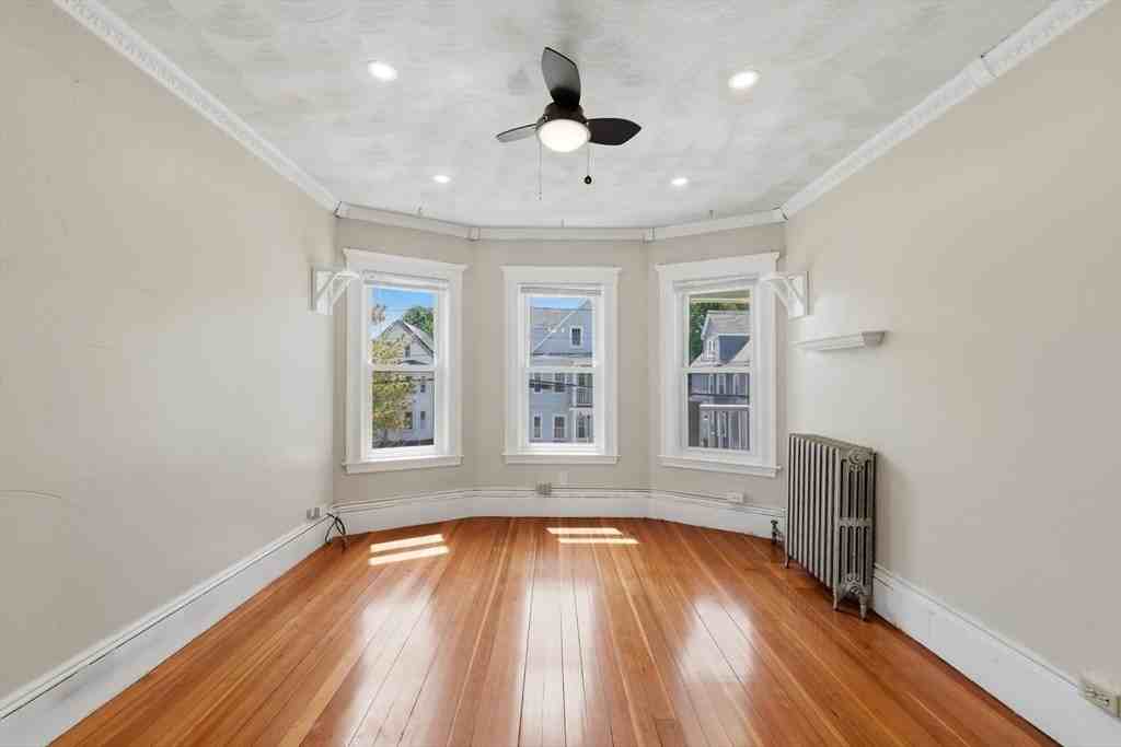25 Bainbridge St - Photo 7 of 19