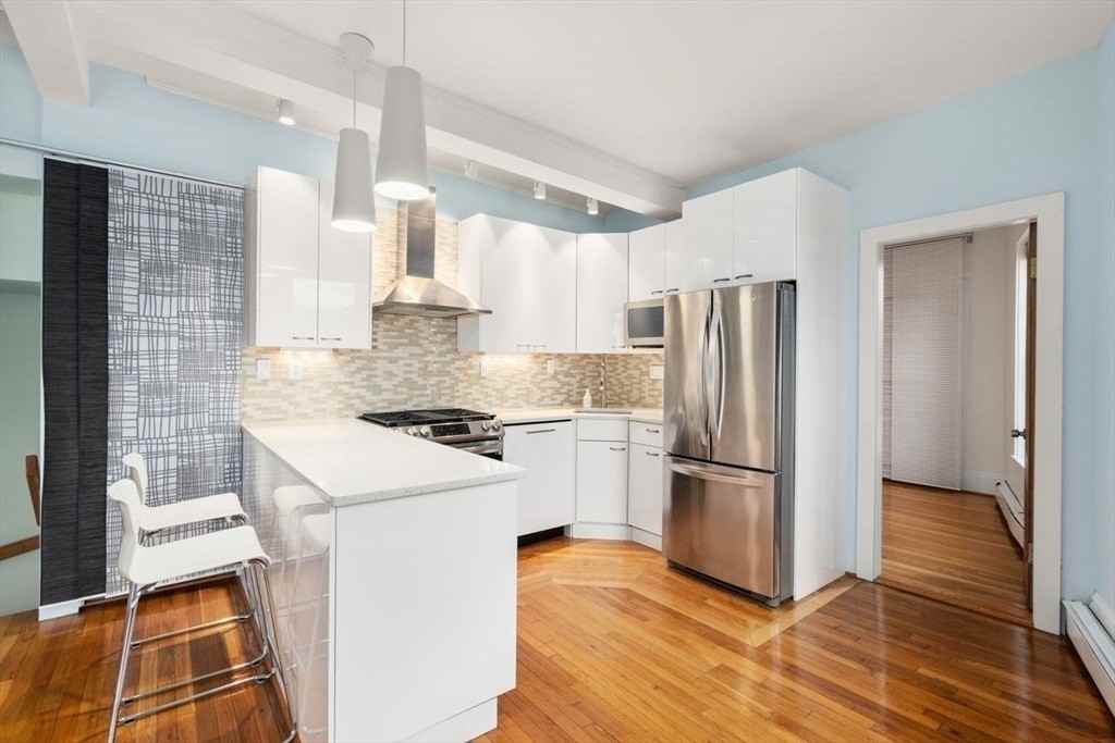 96 Brook St - Photo 2 of 18