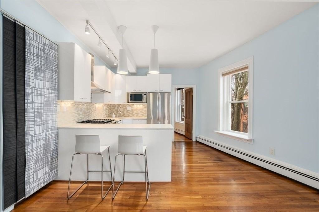 96 Brook St - Photo 3 of 18