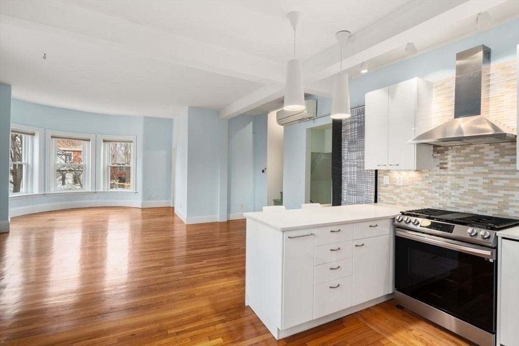 96 Brook St - Photo 4 of 18