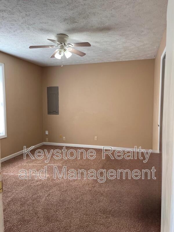 665 Artic Ave - Photo 2 of 14