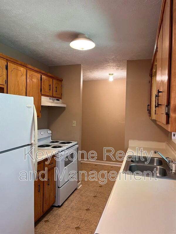 665 Artic Ave - Photo 4 of 14