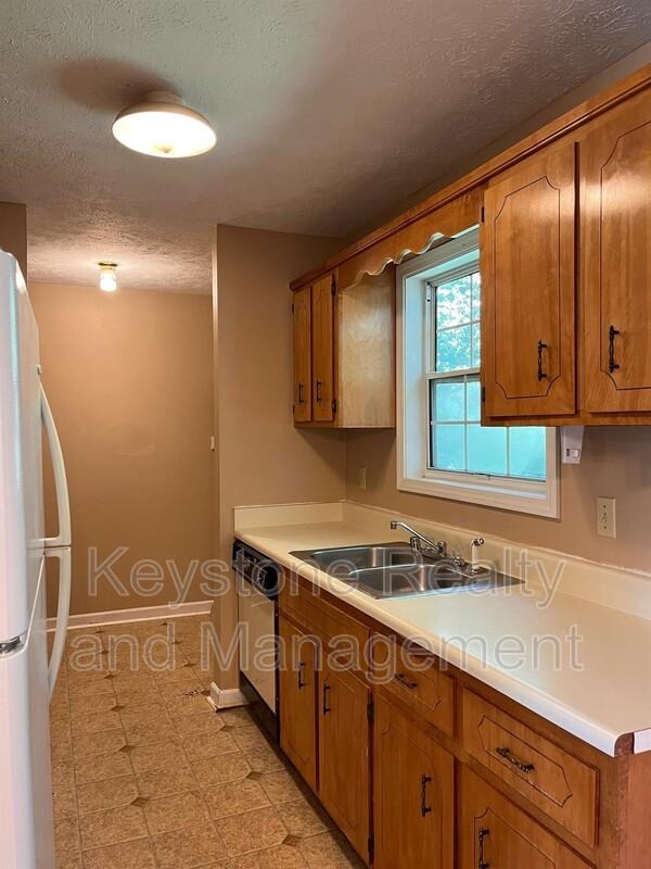 665 Artic Ave - Photo 5 of 14