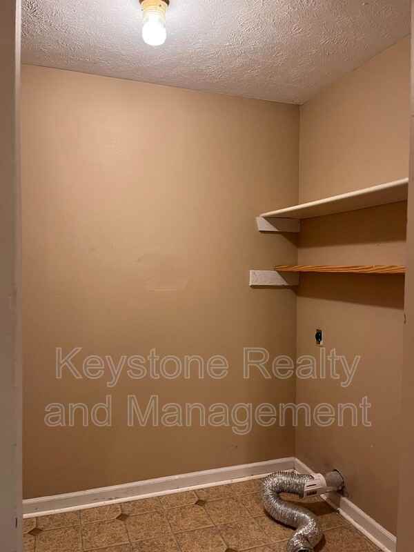 665 Artic Ave - Photo 7 of 14