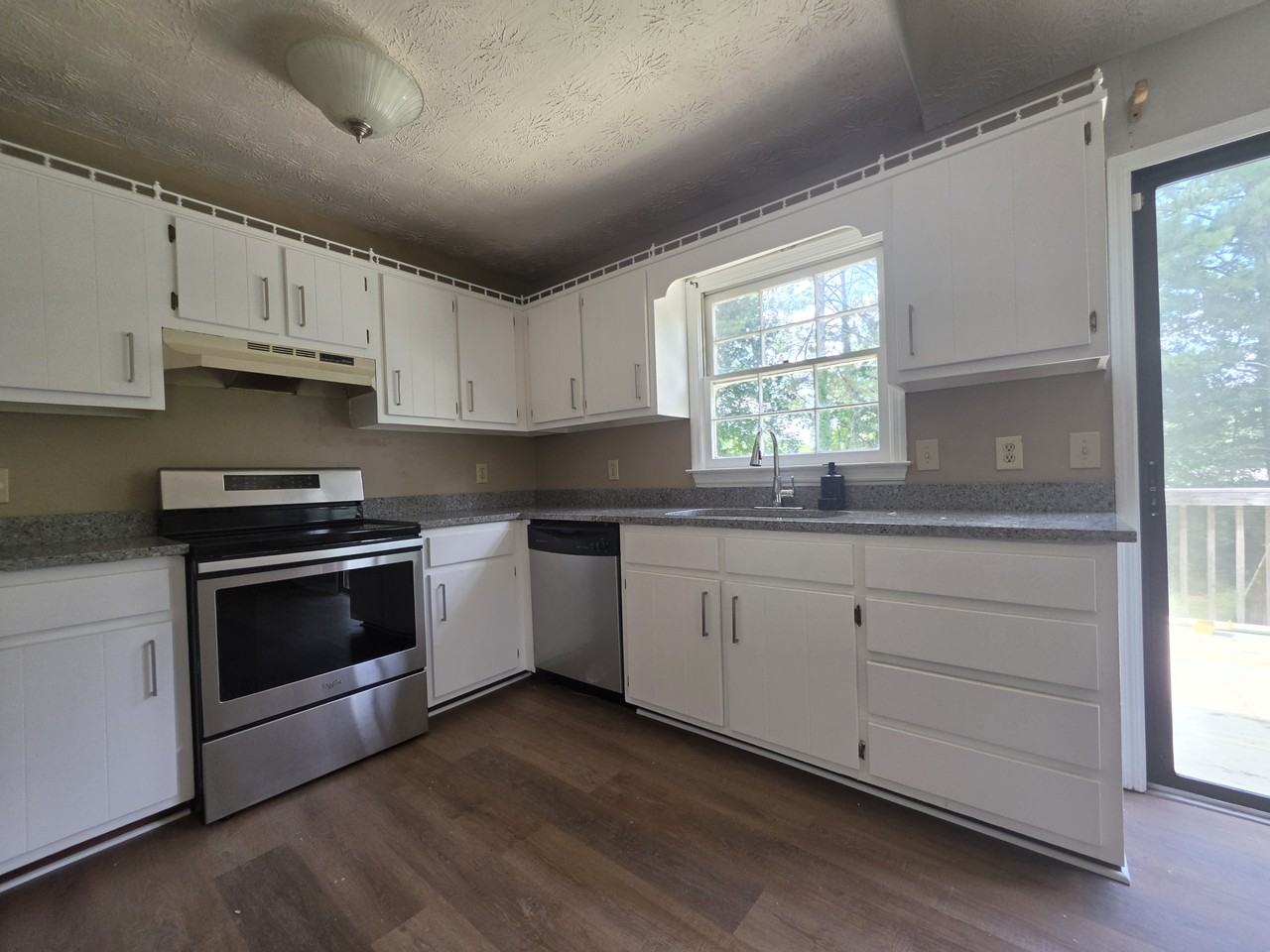 985 S Lassetter Cir - Photo 6 of 35
