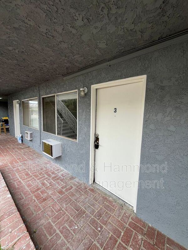 911 Ventura Ave #3 - Photo 3 of 9