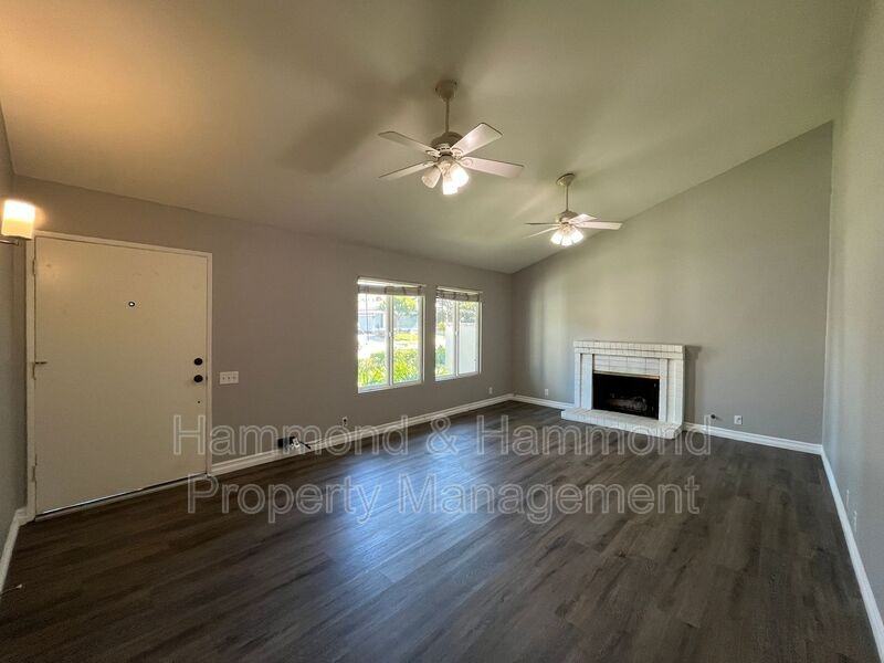 5716 Bloomfield St - Photo 3 of 28