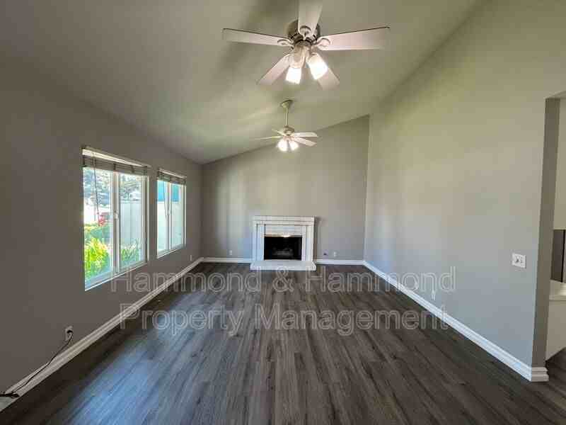 5716 Bloomfield St - Photo 5 of 28
