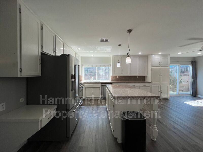 5716 Bloomfield St - Photo 6 of 28