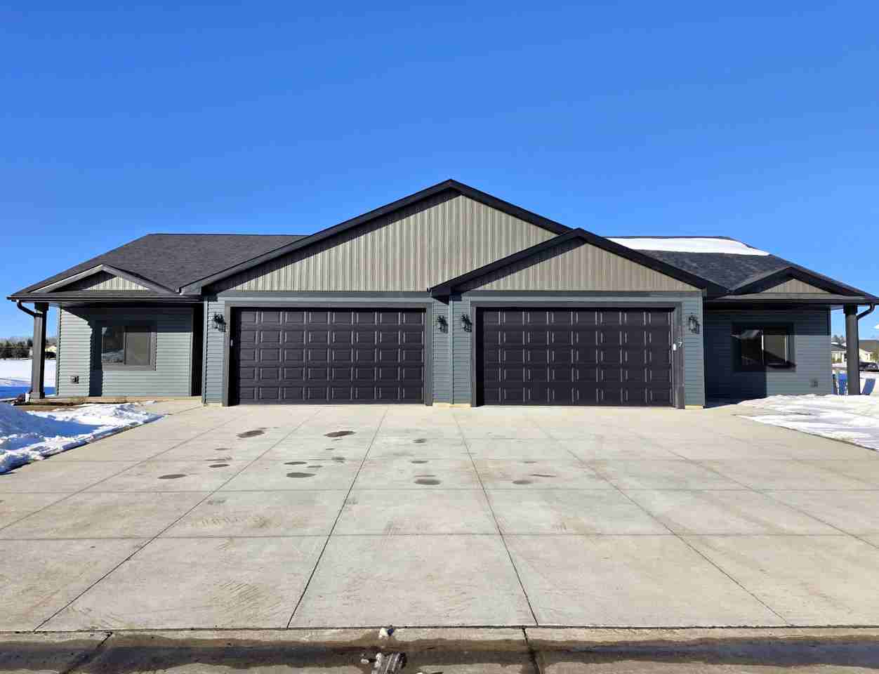 1227 Wisteria Ln