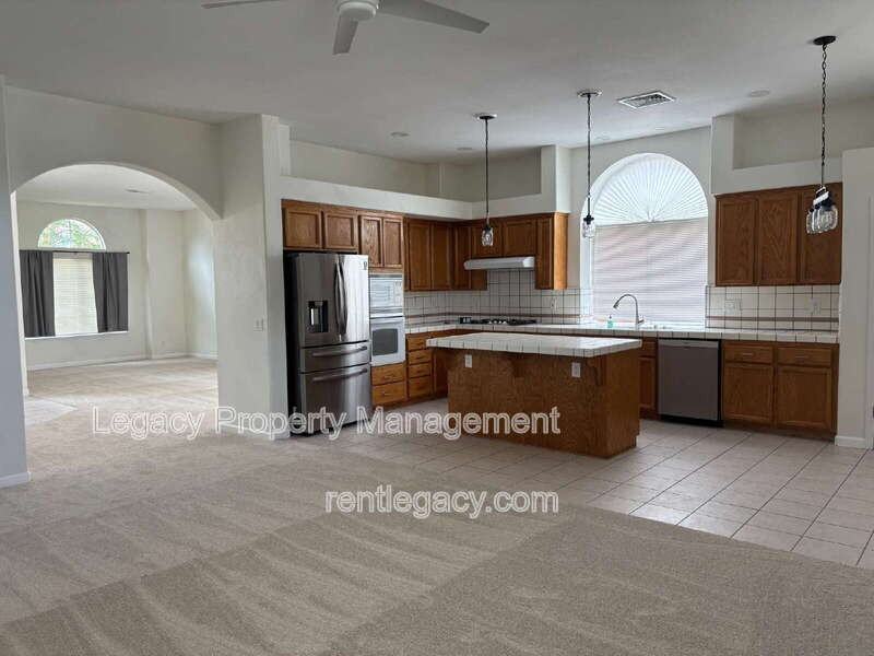 3031 Daggett Dr - Photo 3 of 21
