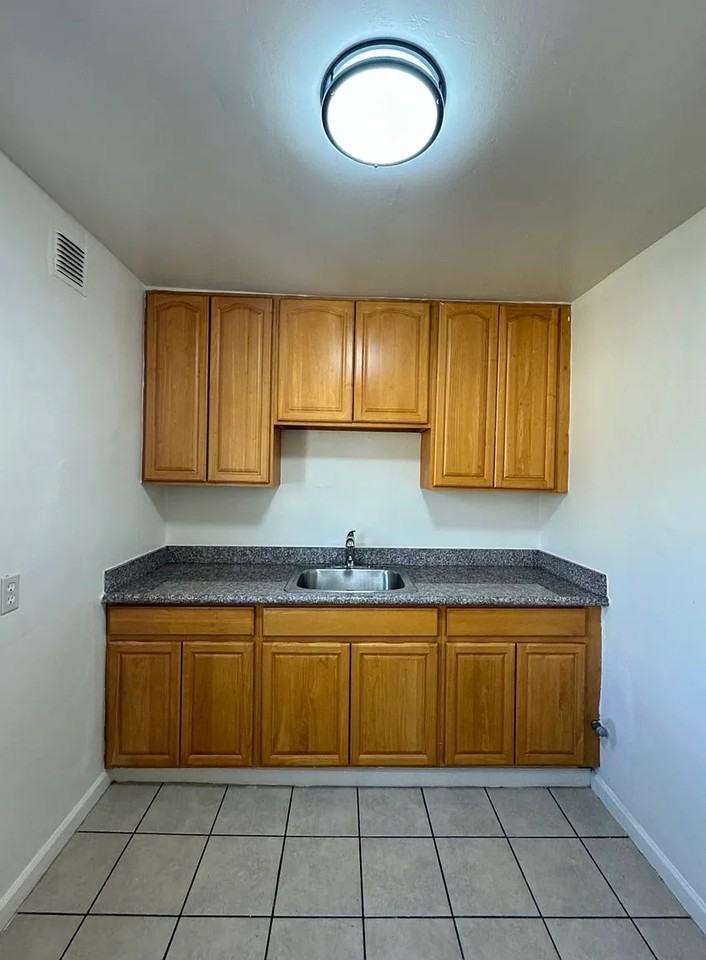 2338 Blake St - Photo 4 of 5