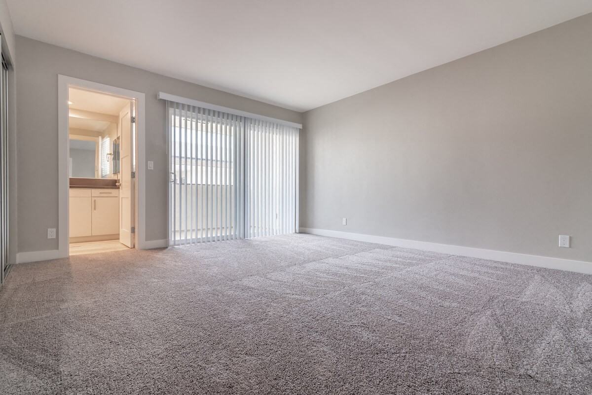 Bixby Hill Apartments - Photo 3 of 12