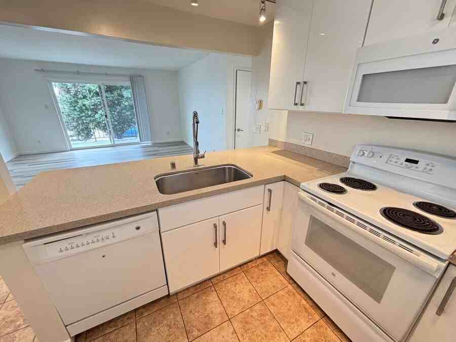 1701 Shoreline Drive - Photo 3 of 29