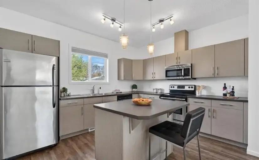 11904 45 St Nw - Photo 6 of 11