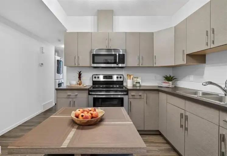 11904 45 St Nw - Photo 7 of 11