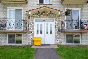 featured image of 887 Cartier Blvd #2