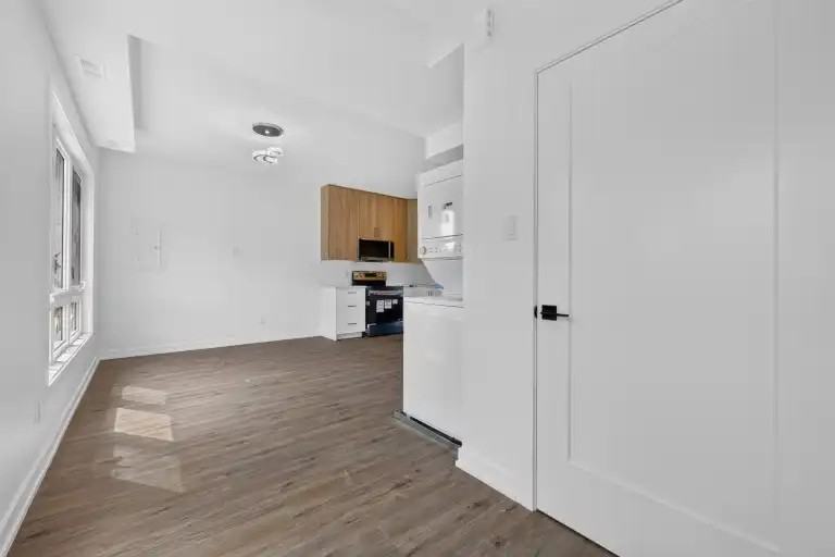 944 Woodroffe Ave - Photo 6 of 30
