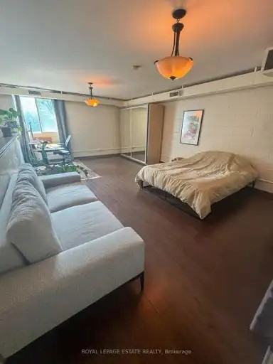 325 Queen St E #2D - Photo 5 of 10