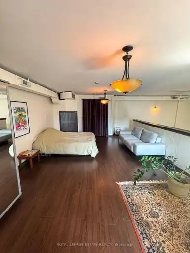 325 Queen St E #2D - Photo 6 of 10