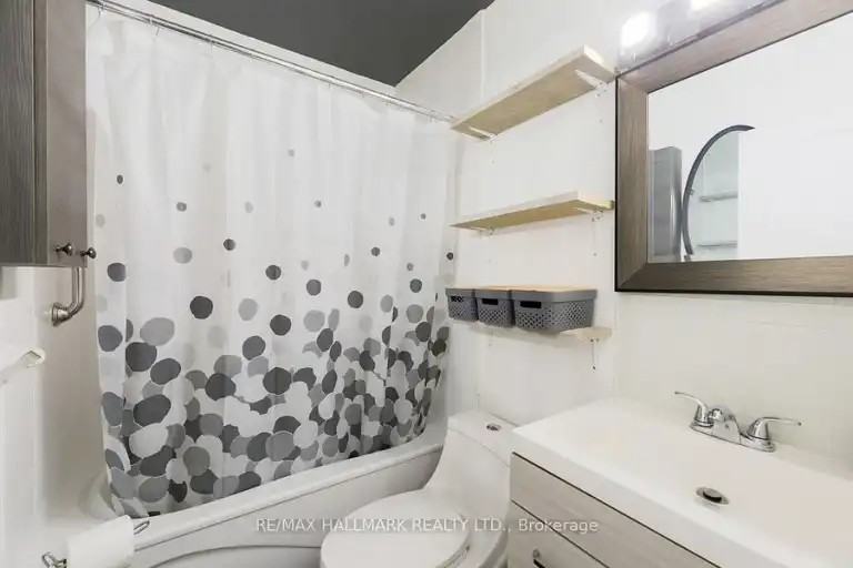 405 Kingston Rd - Photo 3 of 14