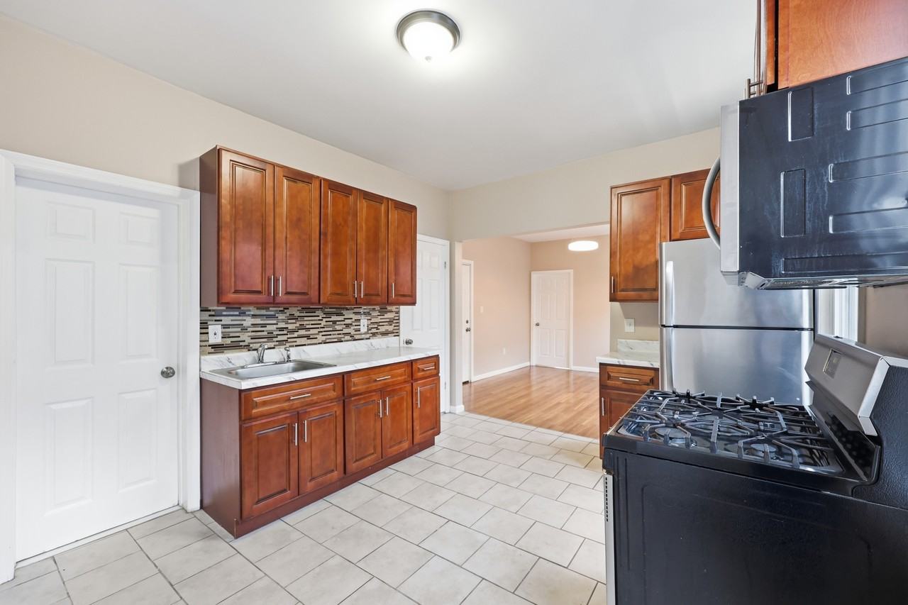 78 Willoughby St #2 - Photo 2 of 12