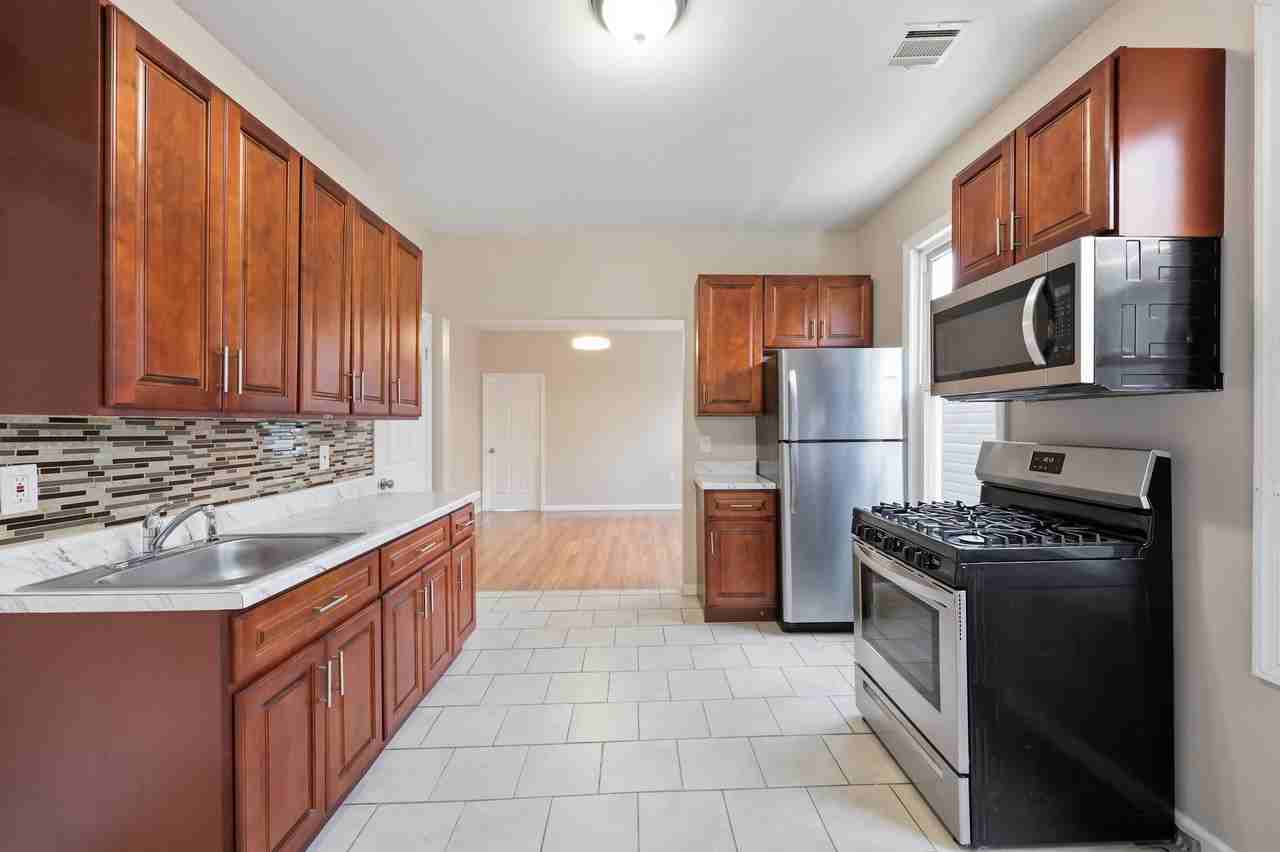 78 Willoughby St #2 - Photo 3 of 12