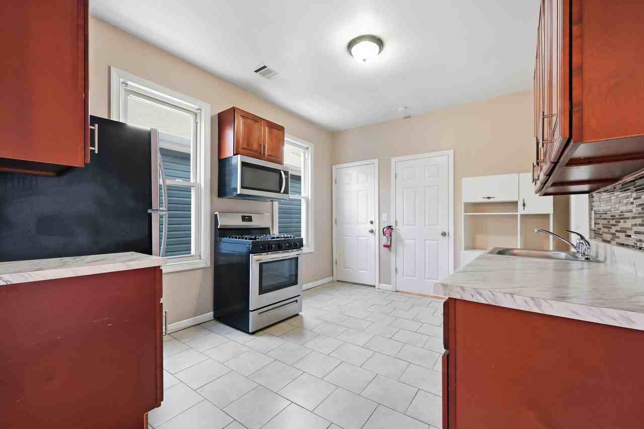 78 Willoughby St #2 - Photo 4 of 12