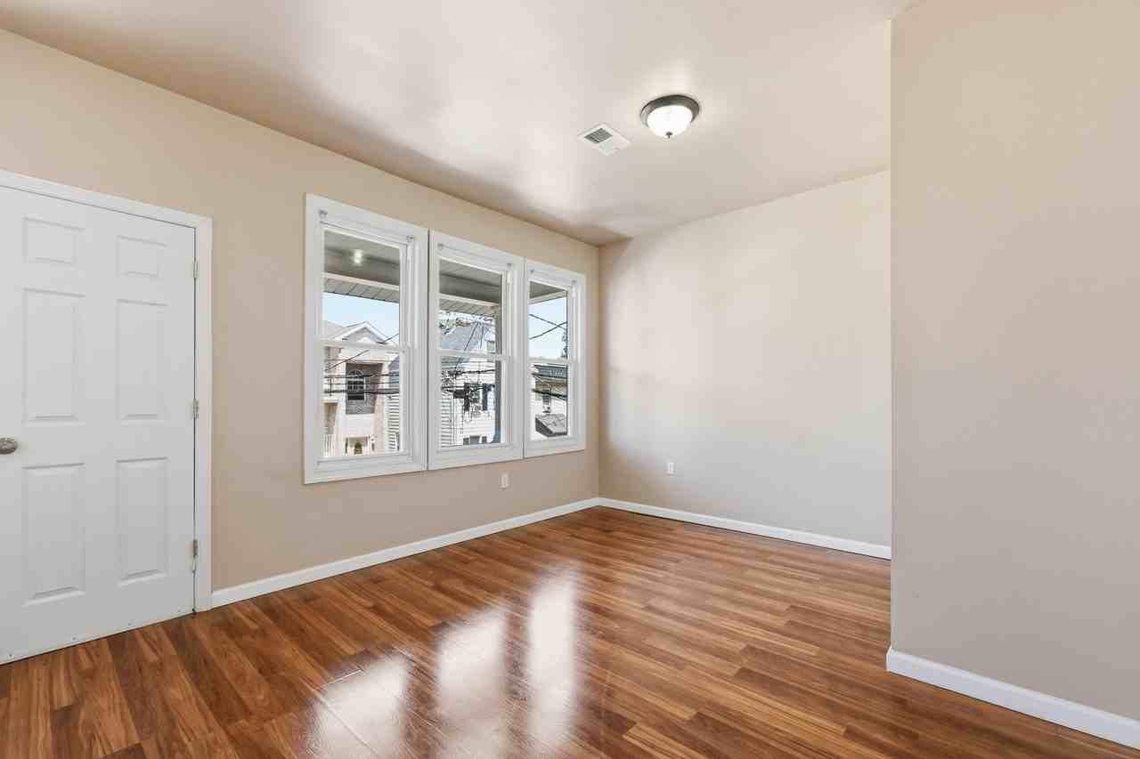 78 Willoughby St #2 - Photo 7 of 12