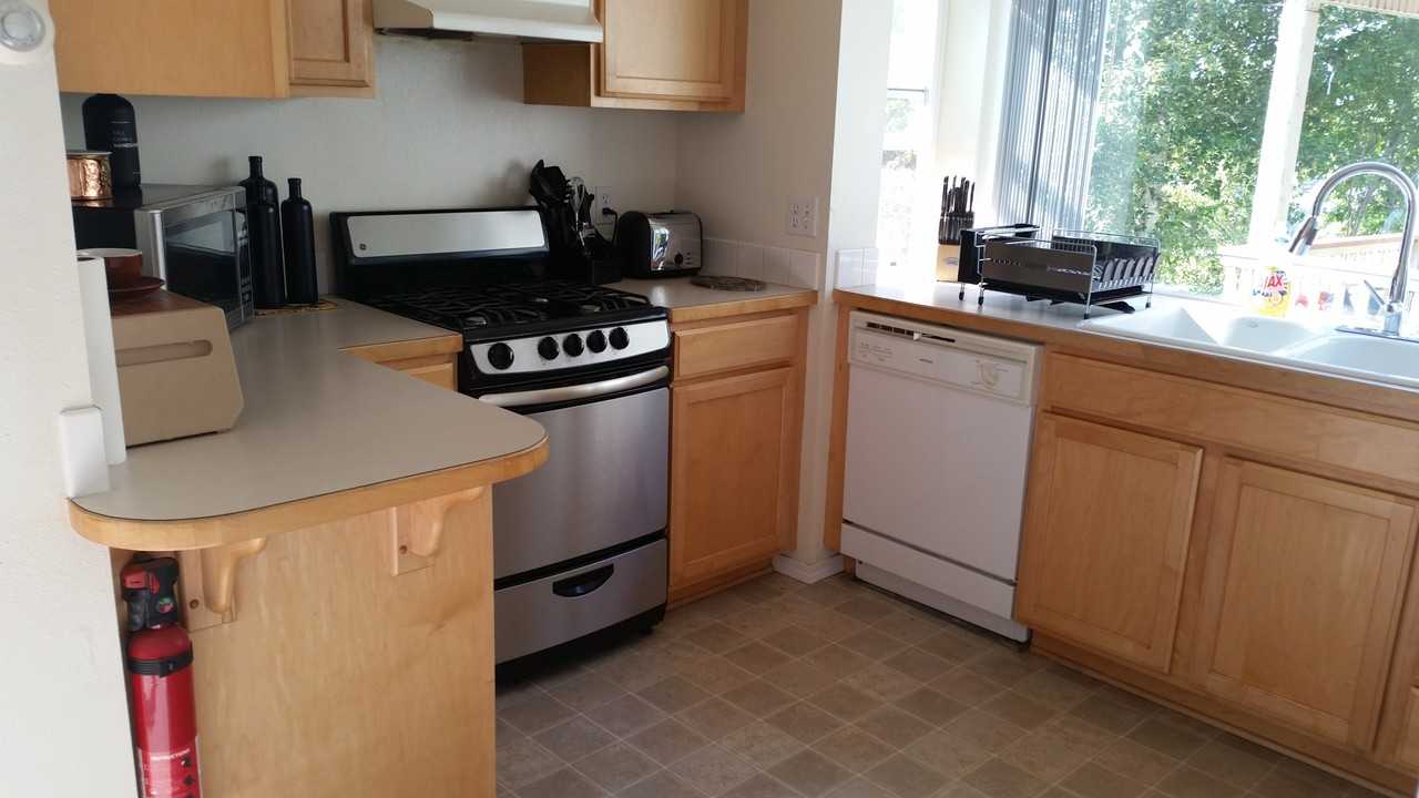 803 Blueberry Ln - Photo 7 of 12