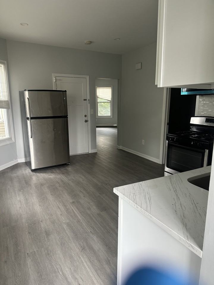 124 Keen St #2 - Photo 2 of 10