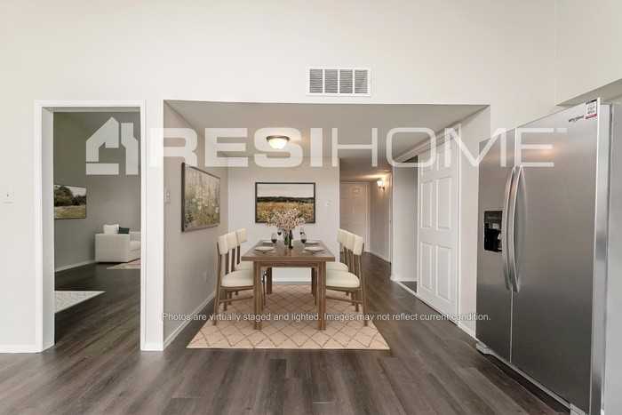 2725 Hackberry Ln - Photo 3 of 16