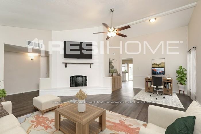 2725 Hackberry Ln - Photo 4 of 16